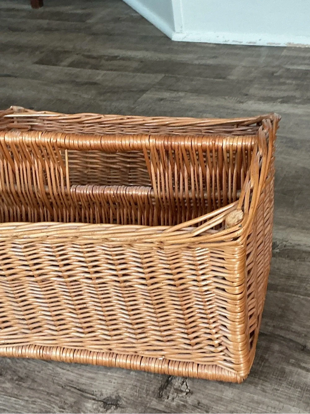 Vintage Wicker Magazine Rack Divided Storage Basket Boho Rattan Vinyl Holder 16”